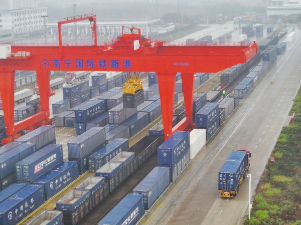 宏图优配 中国邮政东盟跨境货运专列开通