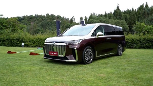 小散配资 升级很大值得等！抢先体验26款岚图梦想家